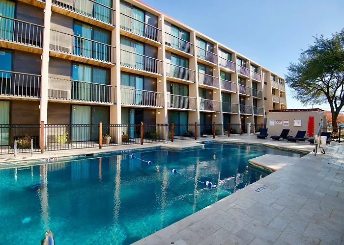 Ramada By Wyndham Austin South Hotel